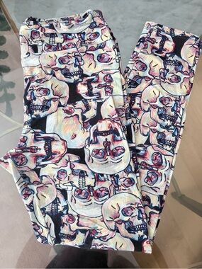 LuLaRoe Multicolor Skull Print Leggings